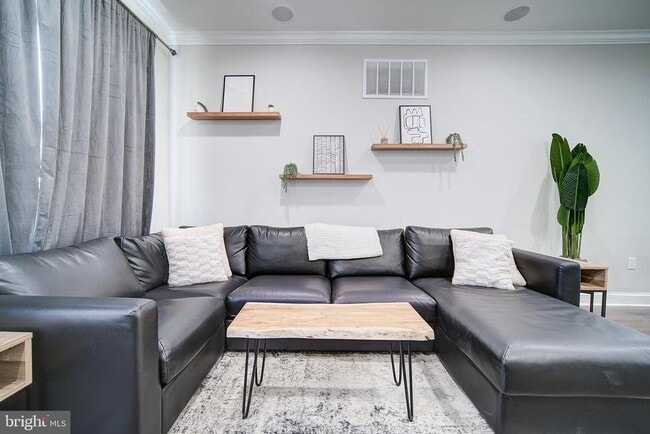 Building Photo - 1513 S Lambert St