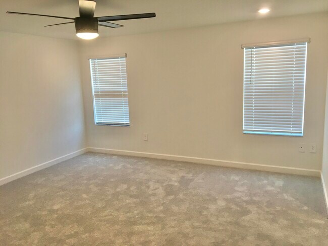 Building Photo - 12226 SW Roma Cir