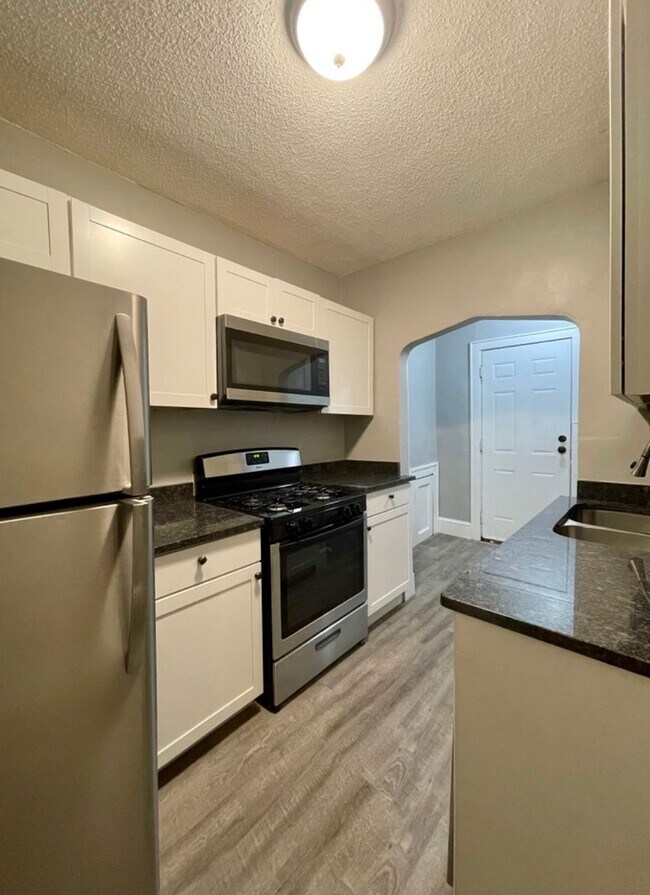 Building Photo - 1657 Minnehaha Ave E