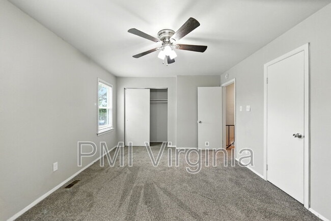 Building Photo - 731 Stanwix Square