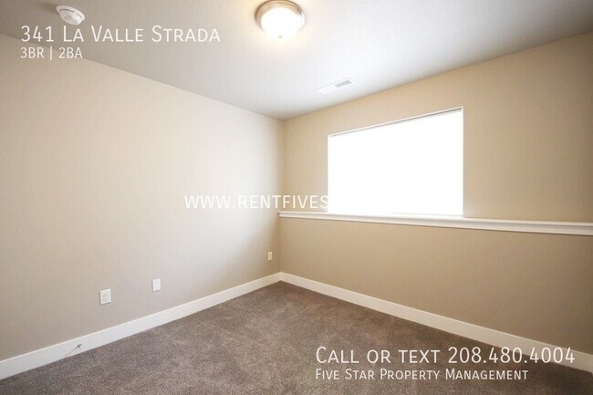 Building Photo - 341 La Valle Strada
