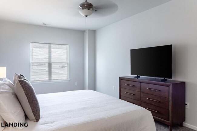 Building Photo - 2023 N Broadmoor Ave