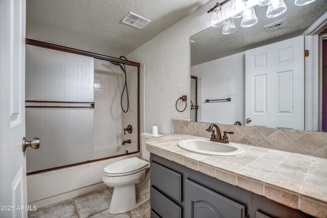 Building Photo - 4303 E Cactus Rd