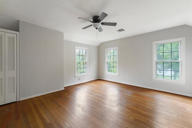 Building Photo - 3126 Wroxton Rd
