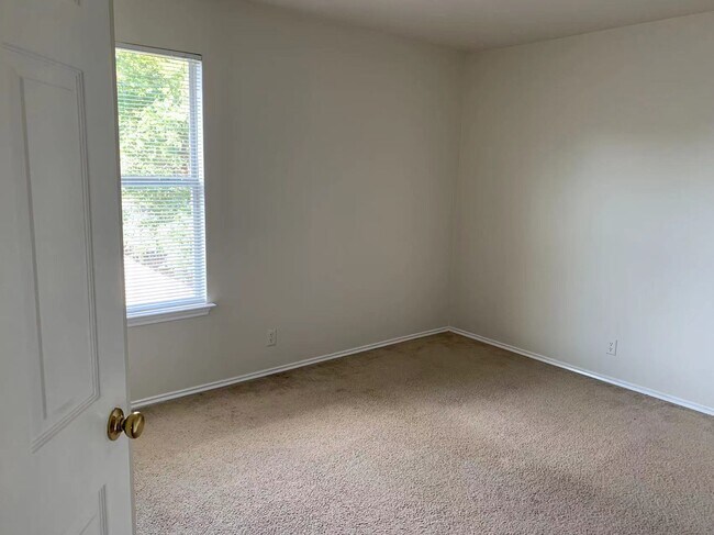 Building Photo - 14304 Sarah Ann Dr