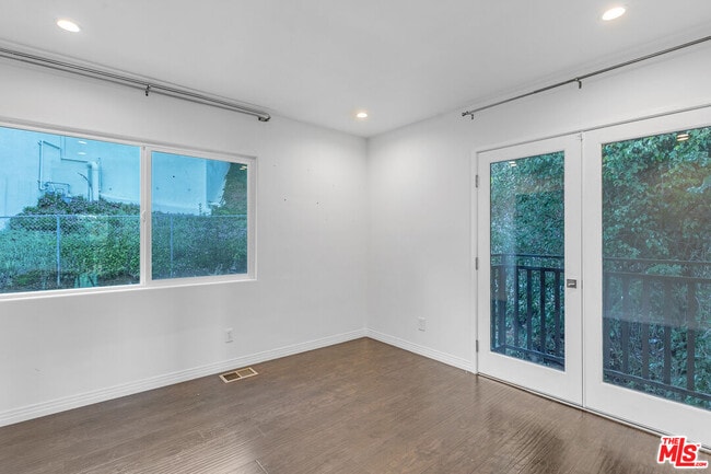 Building Photo - 3476 Troy Dr