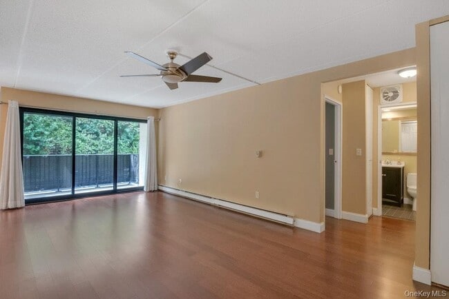 Building Photo - 128 Colonial Pkwy
