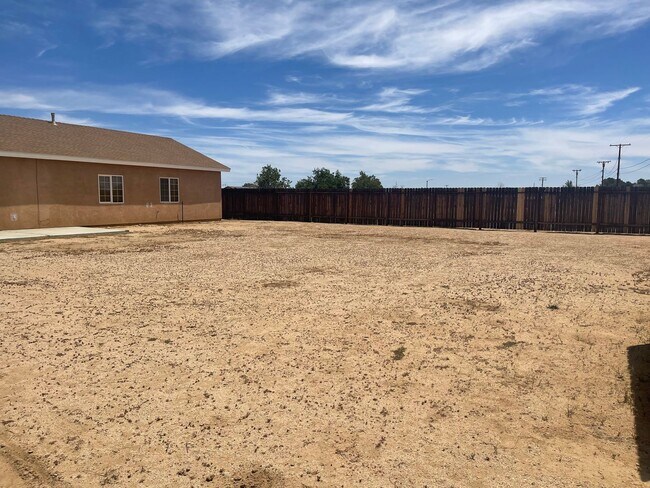 Building Photo - Spacious 3-Bedroom Home With RV Parking       MOVE IN SPECIAL!