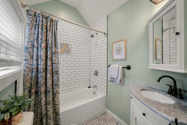 Building Photo - 11 Gingerbread Hill