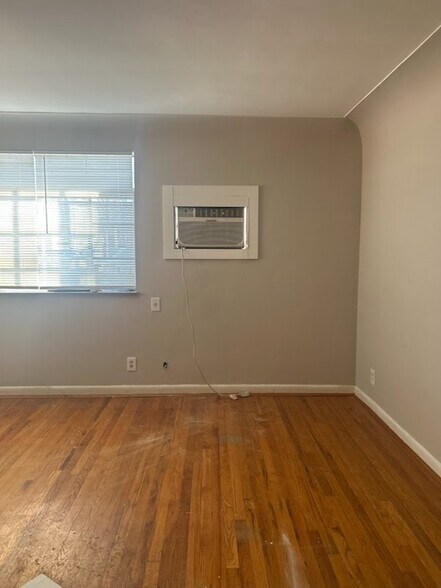 Building Photo - 6524 Glade Ave