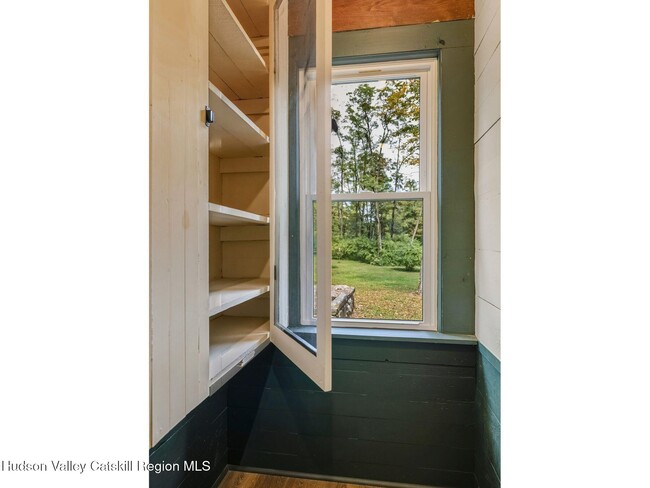 Building Photo - 5 Riverby Ln
