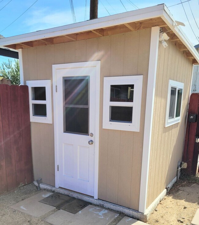 Building Photo - Charming 3 bedroom / 1 Bath House