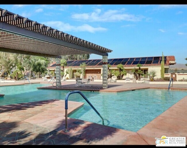 Building Photo - 15300 Palm Dr