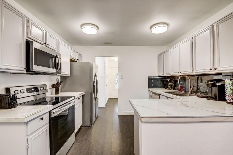 Building Photo - 4233 Glen Ridge Dr