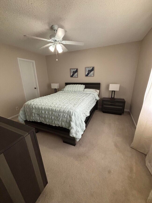 Building Photo - 335 Knotty Pine Cir
