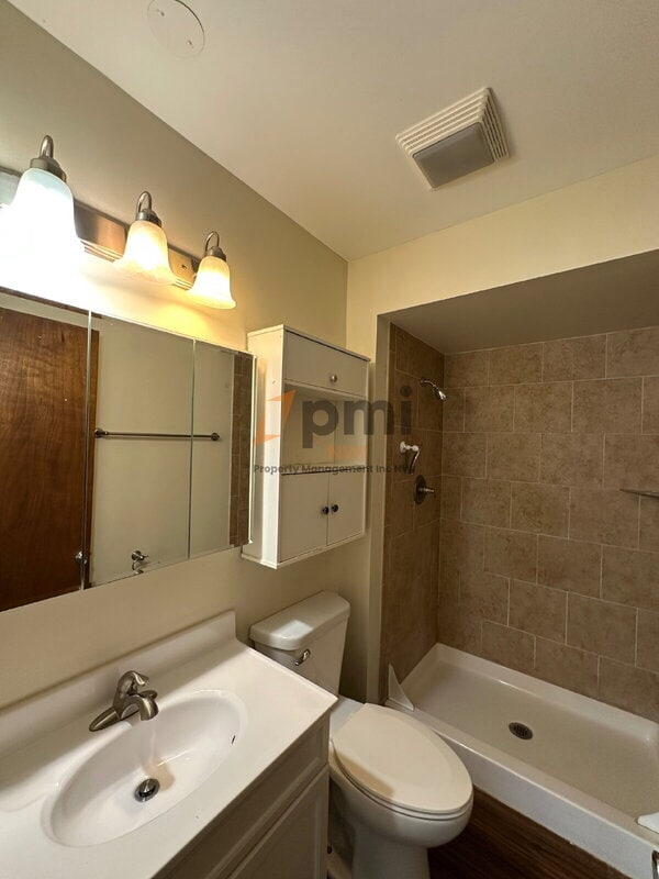 Building Photo - 334 Little John Dr