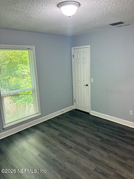 Building Photo - 1202 Westdale Dr