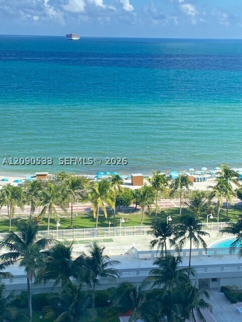 Building Photo - 2899 Collins Ave