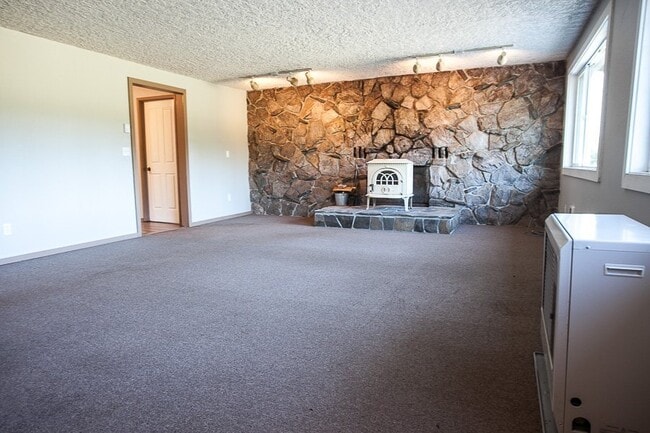 Building Photo - 95 Rattlesnake Rd