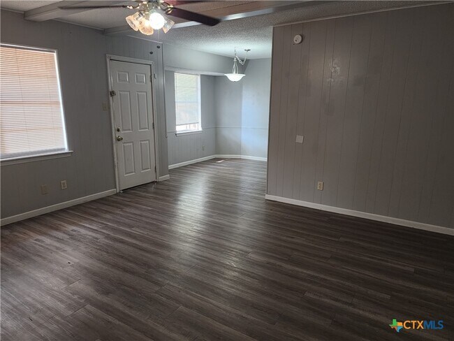 Building Photo - 1807 Janis Dr