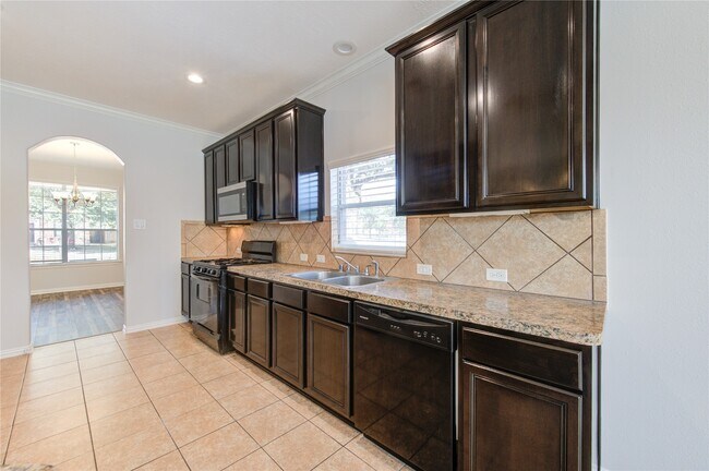 Building Photo - 24615 Lakecrest Bend Dr
