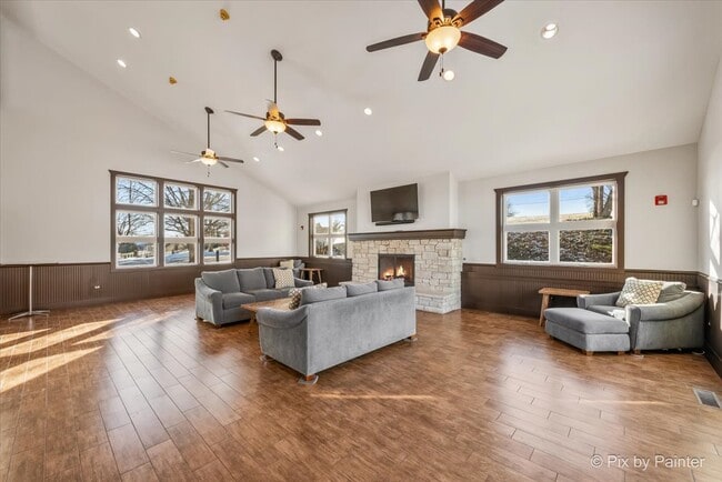 Building Photo - 40W352 William Cullen Bryant St