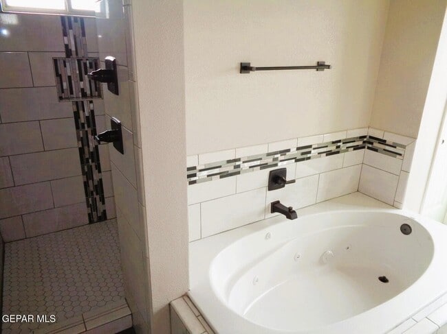 Building Photo - 13513 Coldham St