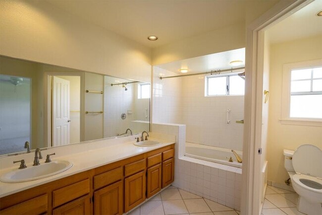 Building Photo - 95-1487 Ainamakua Dr #63