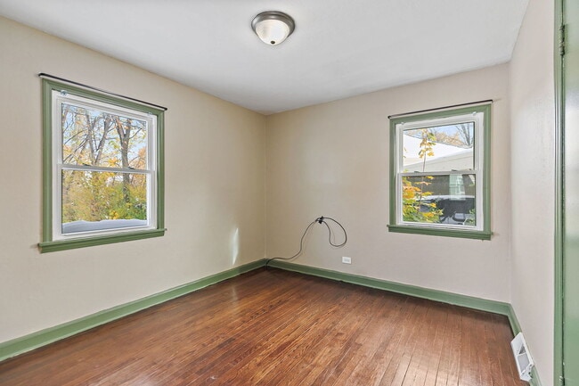 Building Photo - 1105 Woodlawn Cir