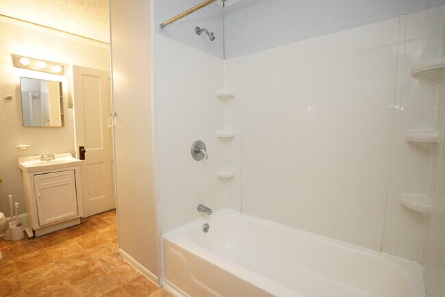 Building Photo - 2112 Miami St