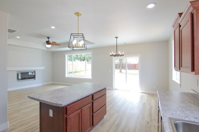 Building Photo - New Construction Home for Rent in Redding CA | Solar, Fenced Yard, 2 Car Garage