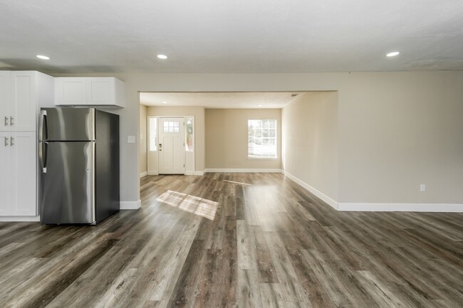 Building Photo - 5100 Goose Creek Dr