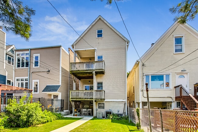 Building Photo - 2224 W Melrose St