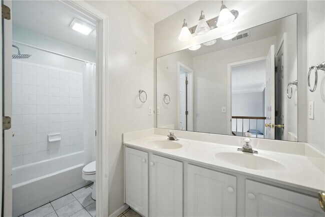 Building Photo - 3966 Kendall Cove
