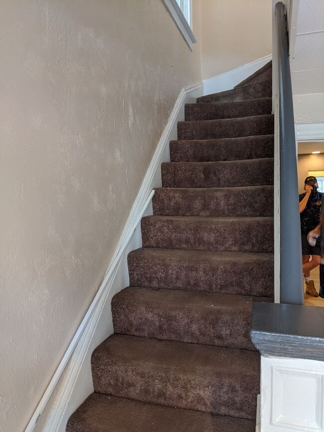 Building Photo - Renovated South Oakland 6 bedroom House