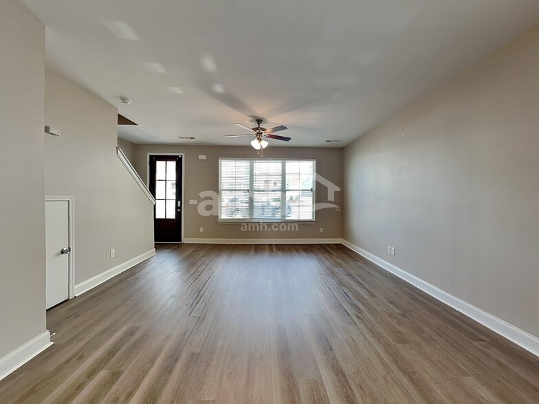 Building Photo - 5342 Tupelo St