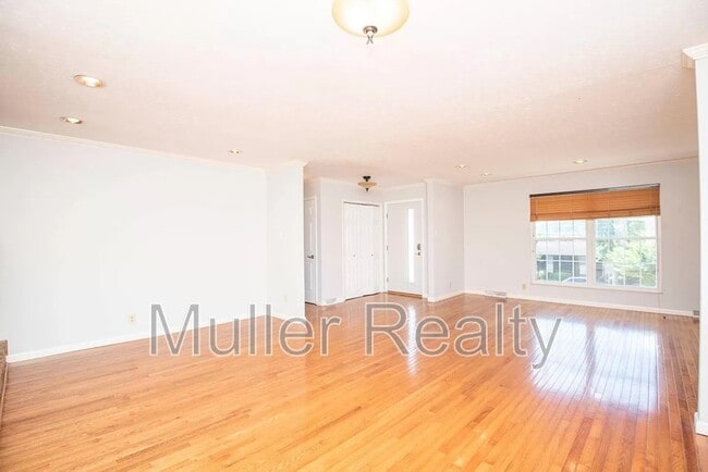 Building Photo - 10837 Dineen Dr