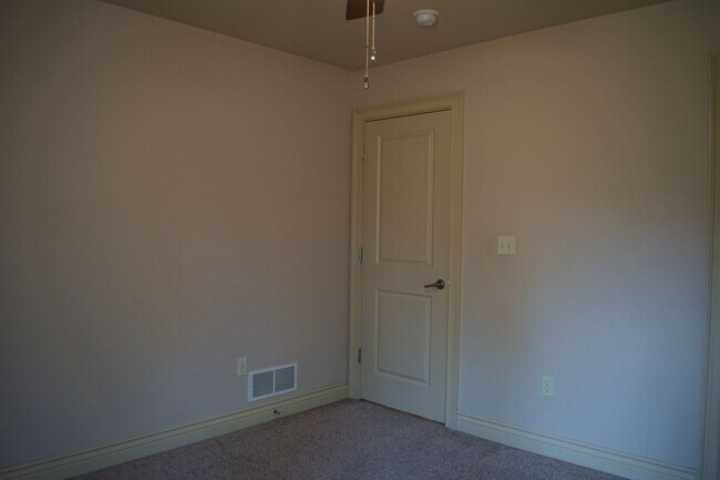Building Photo - Marvelous 3 Bedroom House In Mill Creek Ma...
