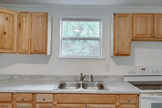Building Photo - Charming Craftsman Bungalow — 727?N?Holly?...
