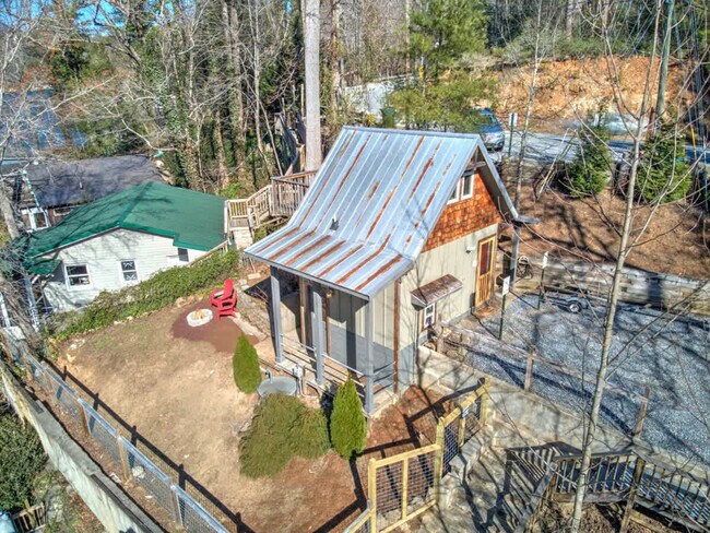 Building Photo - 1942 Memorial Hwy