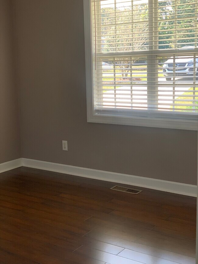 Building Photo - 15012 State Hwy 96