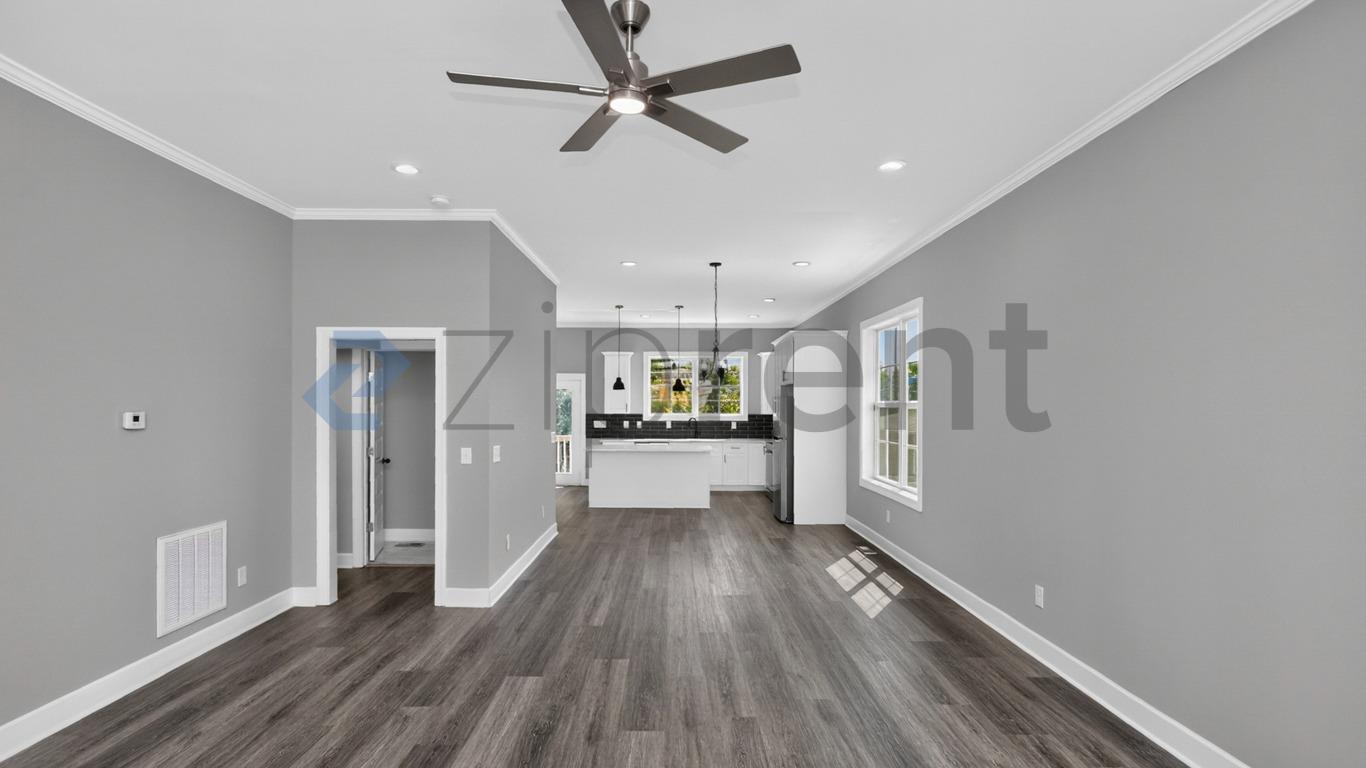 Building Photo - Unit B