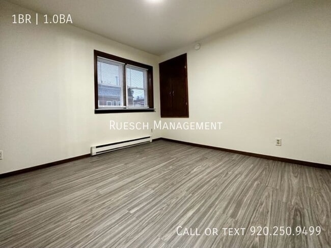 Building Photo - Recently Renovated 1 Bedroom 1 Bath Upper ...