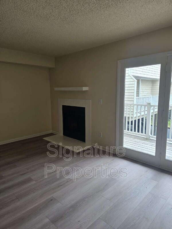 Building Photo - 2304 La Jolla Ct