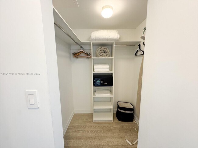 Building Photo - 2602 E Hallandale Beach Blvd