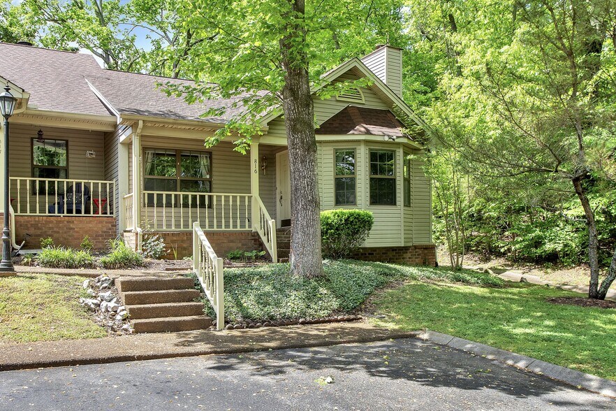 Building Photo - 816 Beazer Ln