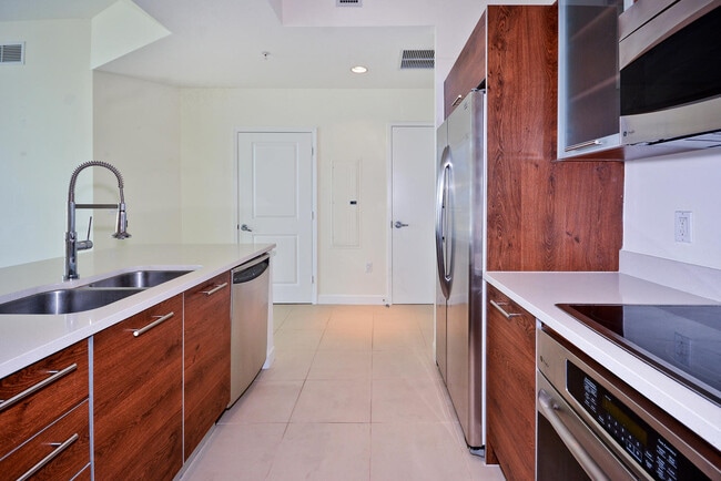 Building Photo - 480 Hibiscus St