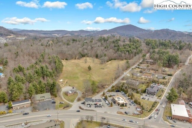 Building Photo - 483 NC-105 Extension