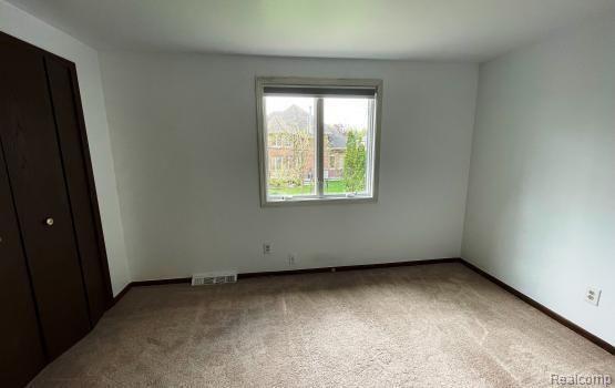 Building Photo - 2145 Lakeshire Dr