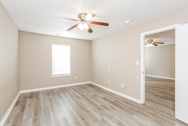 Building Photo - 7621 Blue Willow Dr